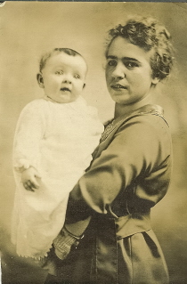 Myrtle Mary Dayton Gallagher Hiles and daughter Frances, 1919--findagrave
