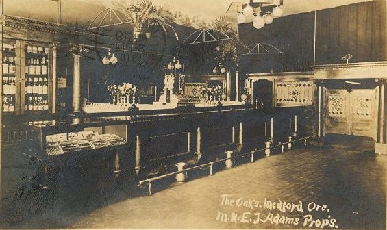 Oaks Saloon, Medford, Oregon circa 1910