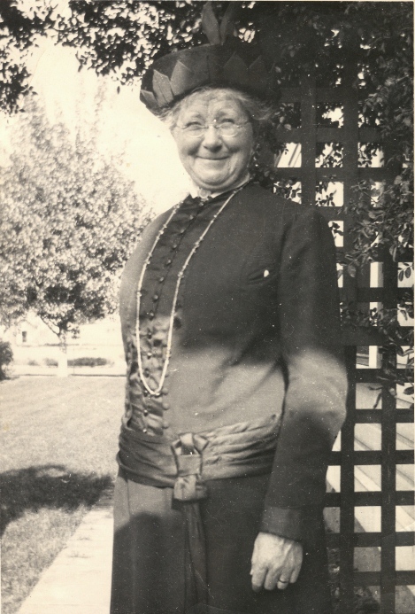 Olivia Osborne, circa 1920